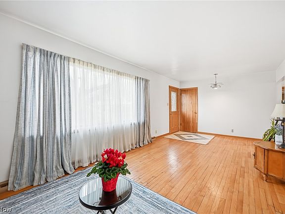 4th image of 26 Garfield St