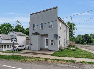 2 N Main St, Middleport, NY 14105