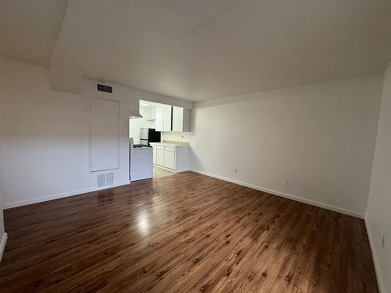 2535 Kansas Ave — Photo 9