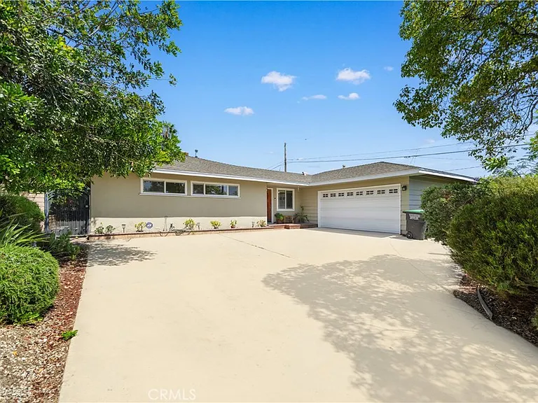 1033 S Isabella Ave — Photo 3