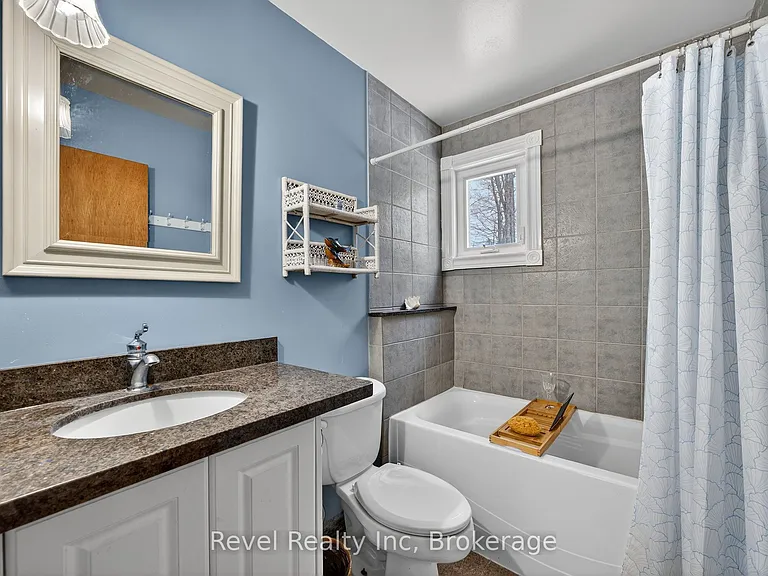 8 Manitou Cres — Photo 14