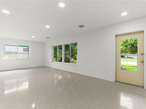4th image of 2812 26th Avenue Dr W