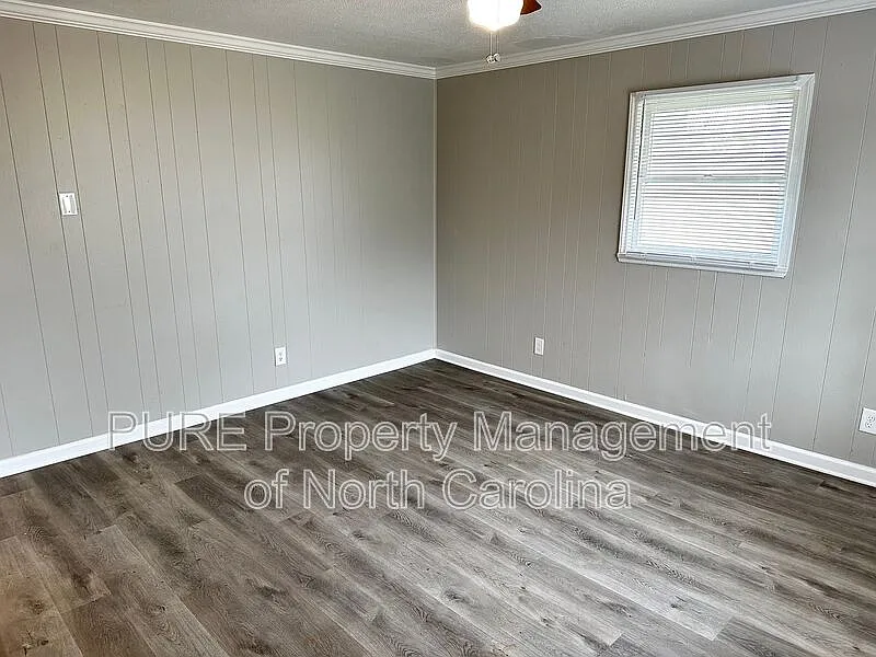 3 bed, 1.0 bath, 900 sqft, $1,095 — Photo 4