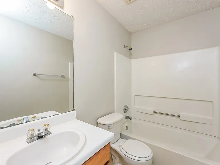 2124 Oakland Spring Dr — Photo 15