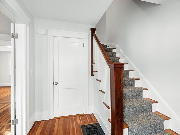 5th image of 37 Richardson Ave #37A
