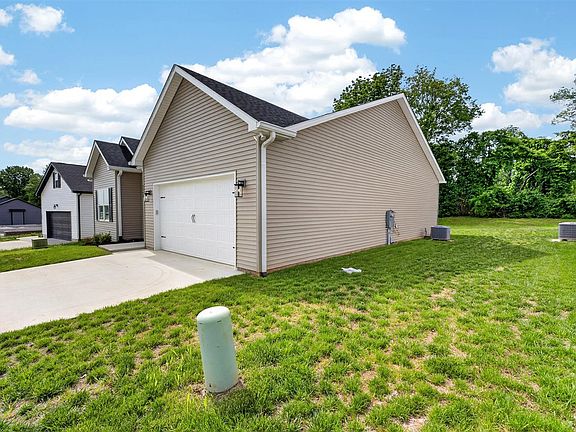 2nd image of 1260 Melody Ave