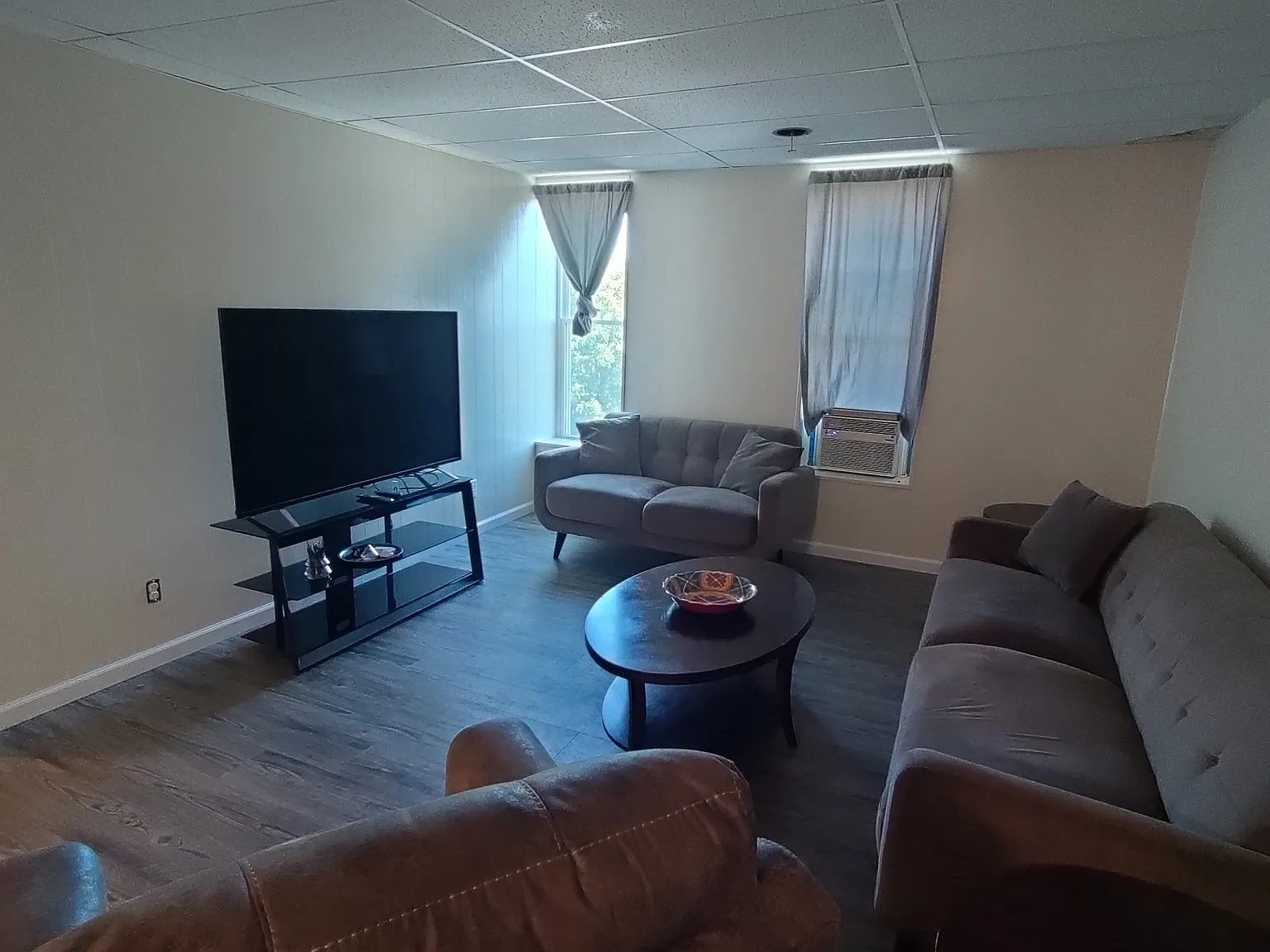 3 bed, $1,900 — Photo 3