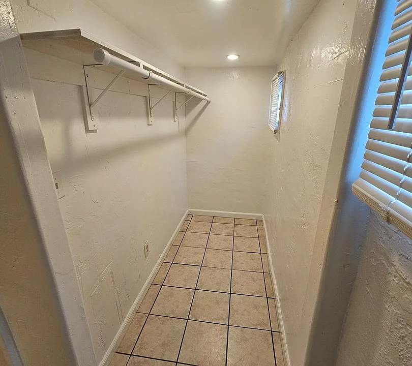 202 W 2nd Ave #1
