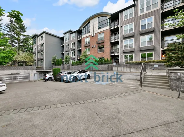 16275 NE 85th St APT 107, Redmond, WA 98052