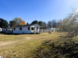 8034 Garfield St NW, Rapid City, MI 49676