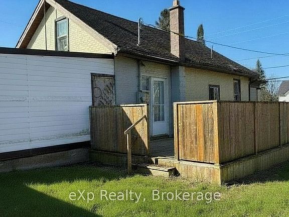 5th image of 385 11th Ave