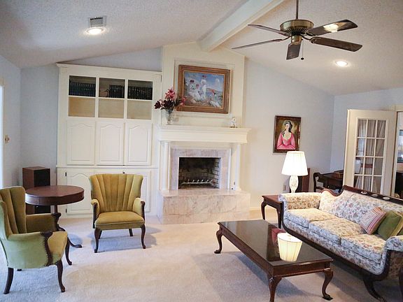 4th image of 24 Hilliard Cir