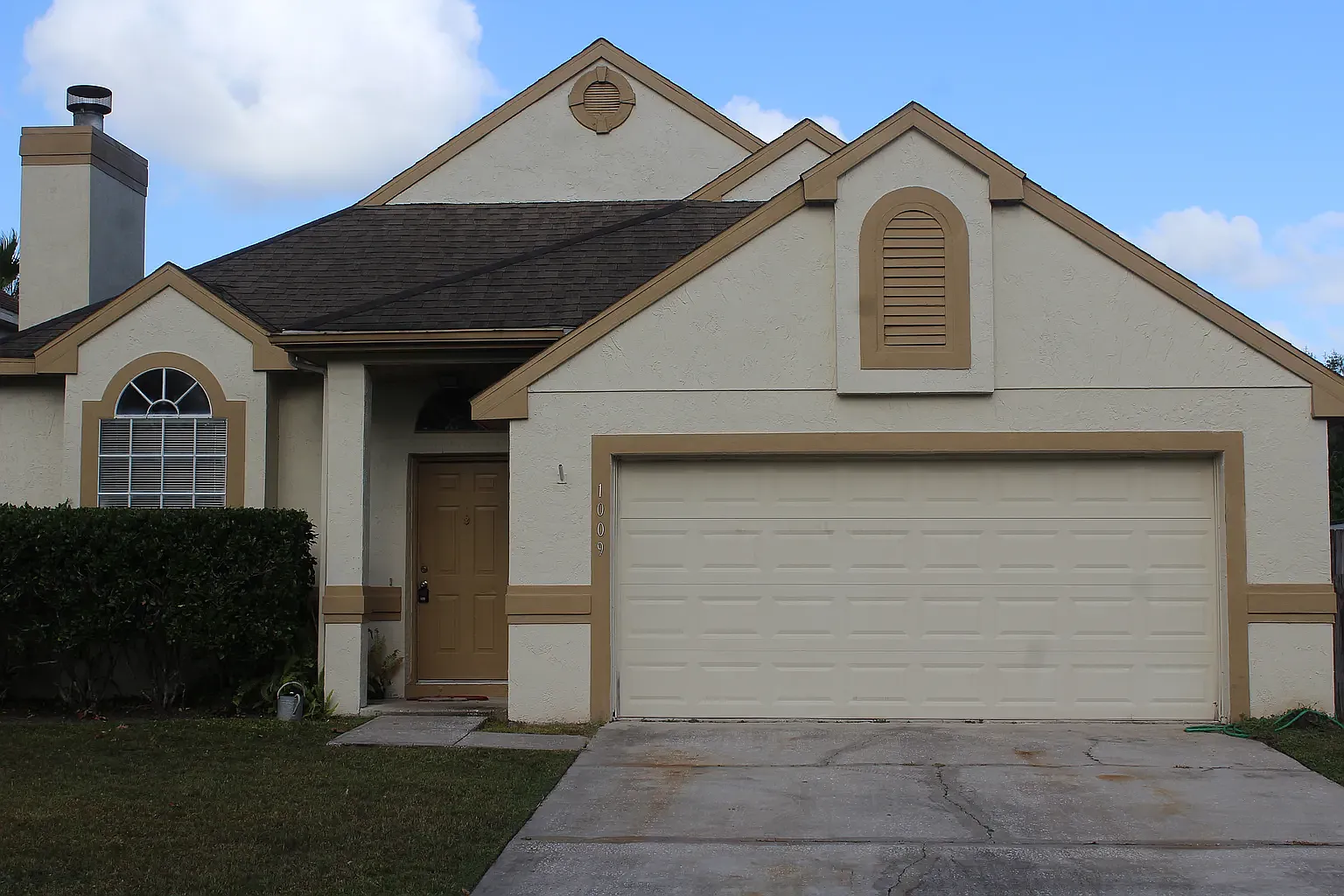 3 bed, 1322 sqft, $1,975 — Photo 1