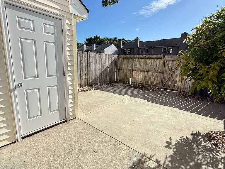 106 Kingsbridge Ln — Photo 15