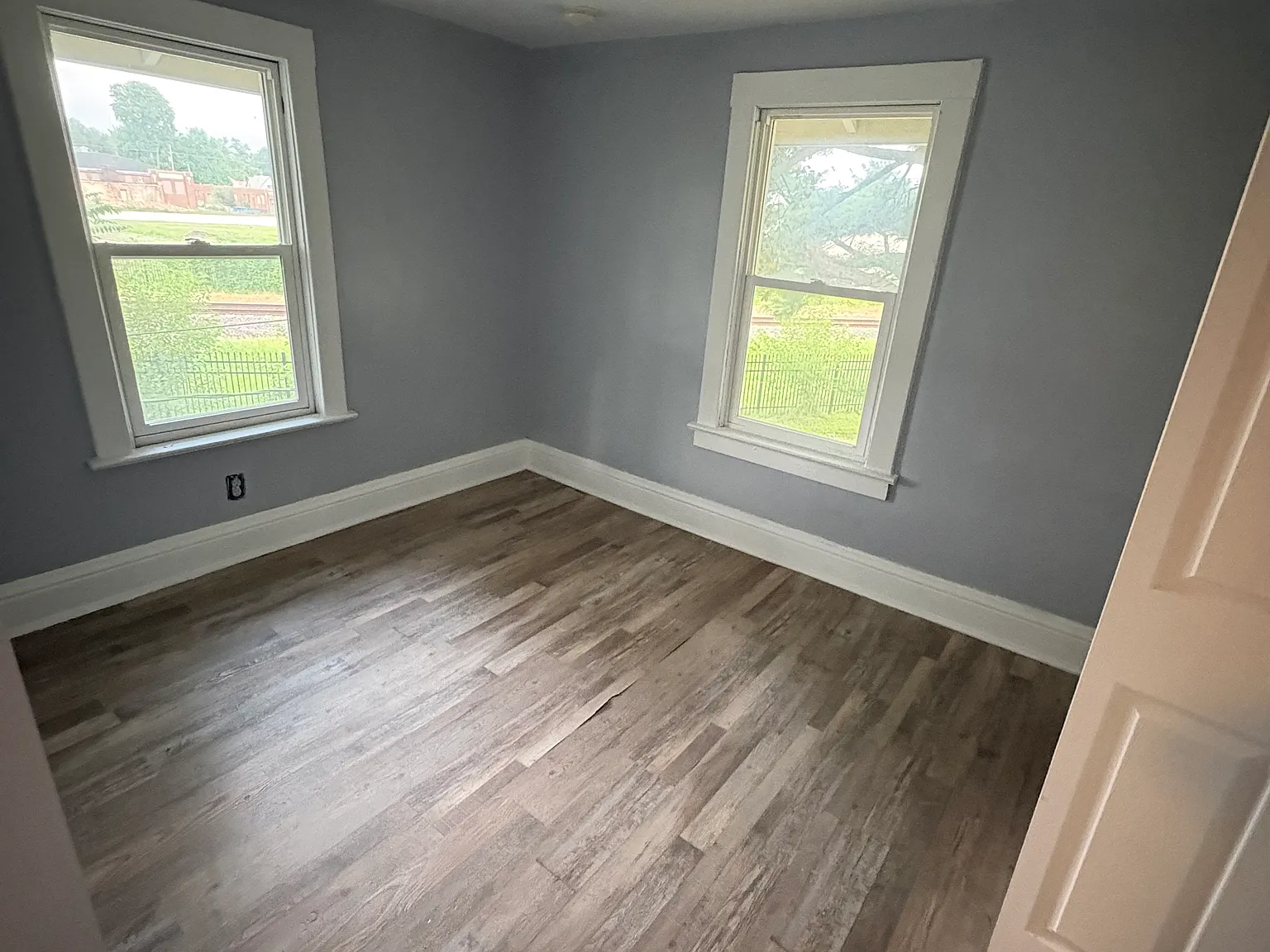 2 bed, 1600 sqft, $1,200 — Photo 2