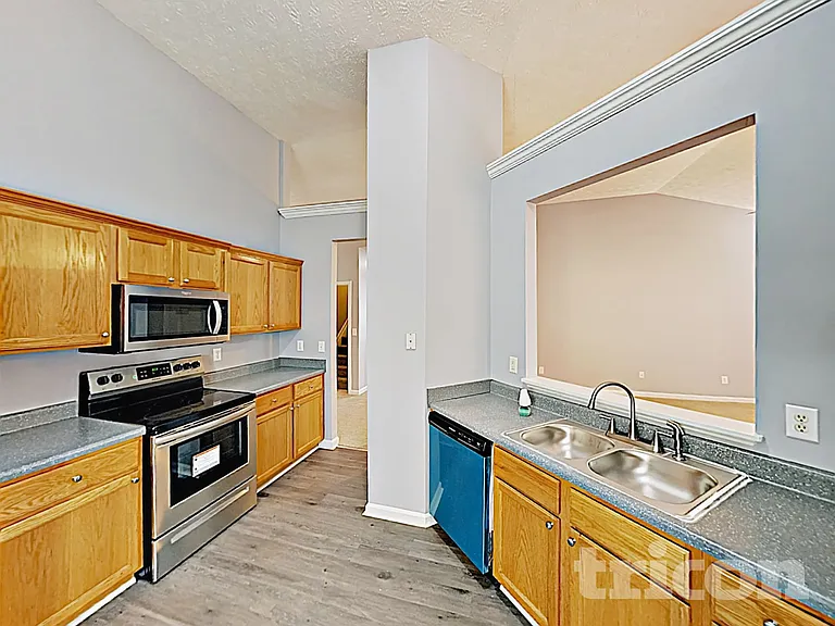 420 Heathcliff Ct — Photo 8