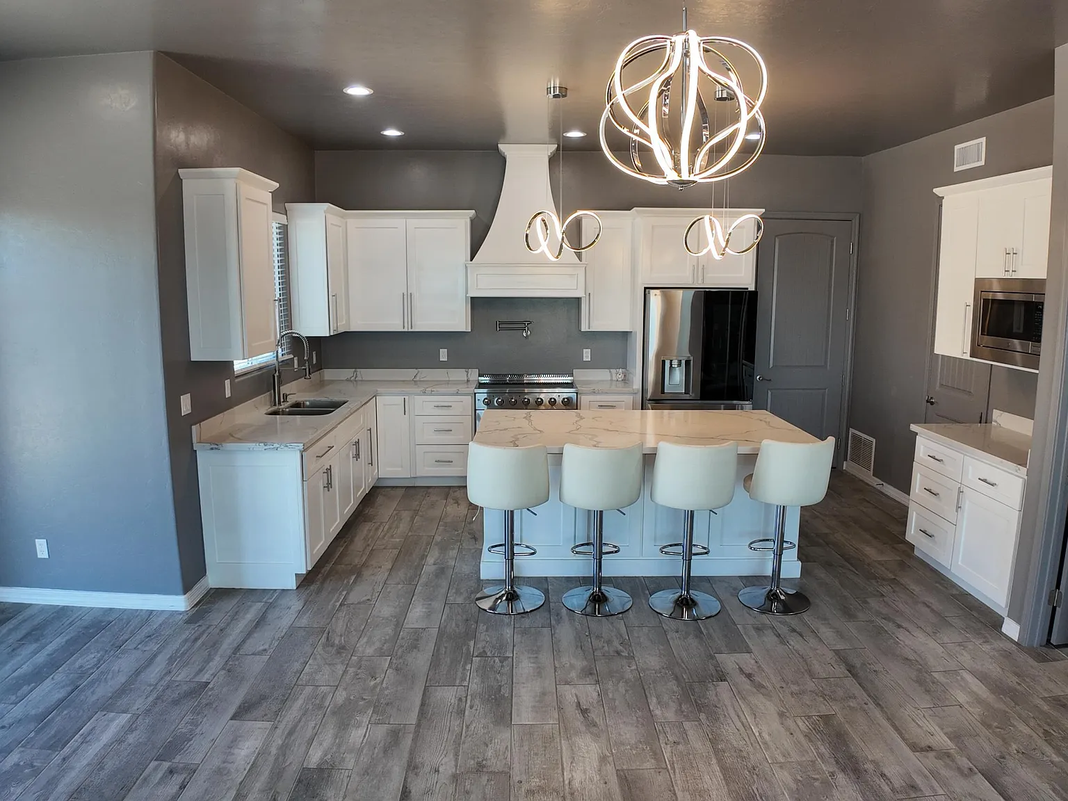4 bed, 4.0 bath, 2870 sqft, $2,900 — Photo 3