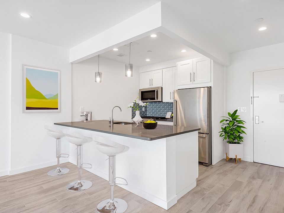 1st image of 14-11 31st Ave #3R