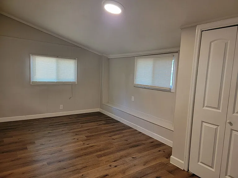 976 McKay Dr SE — Photo 21