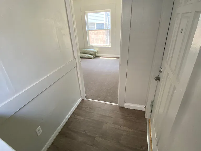 904 N Pine St — Photo 2