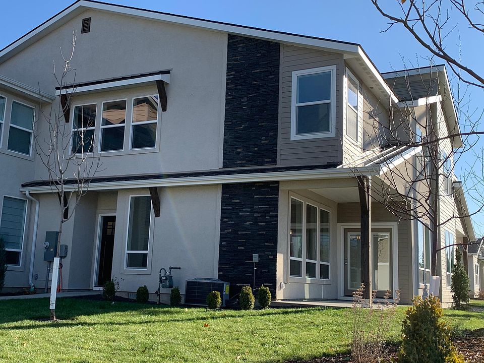 Brand new Townhome with Stucco Finish!