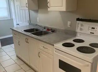 30 Hamilton St #1A, Saint Catharines, ON L2S1K4