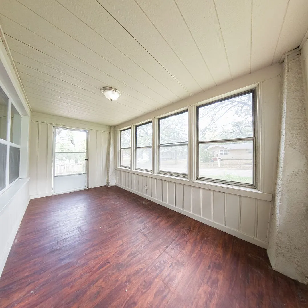 Beautiful 3 Bedroom 1 Bath Home — Photo 4