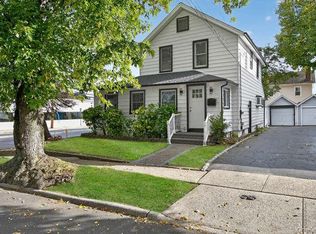 201 Jamaica Blvd, Carle Place, NY 11514