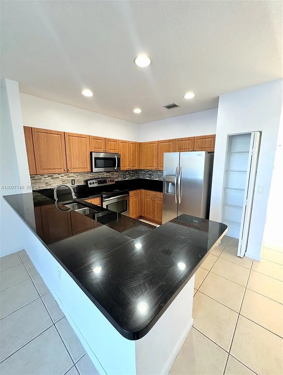 Building Photo - 2641 SW 83rd Ave #102