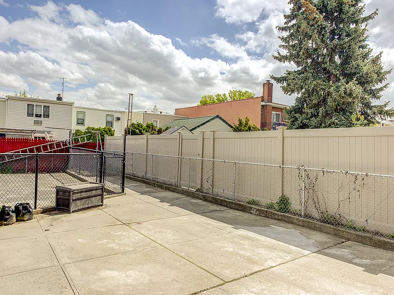22-31 47th St #1 — Photo 22