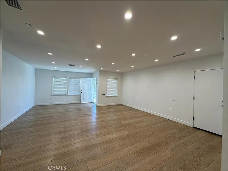 8437 Calvin Ave — Photo 3
