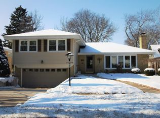 932 S Prospect Ave, Elmhurst, IL 60126