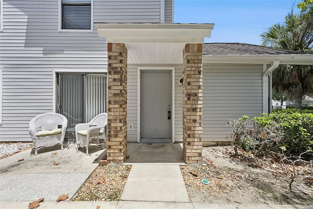 3 bed, 2.0 bath, 1250 sqft, $1,900 — Photo 2