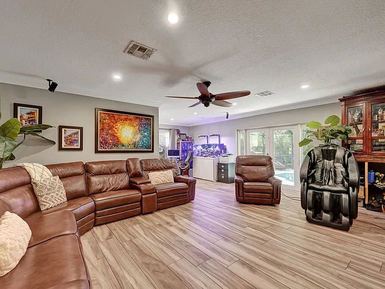 9025 SW 186th Ter — Photo 6