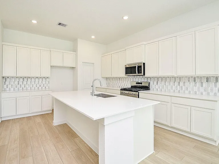2708 Pine Bluff Dr — Photo 18