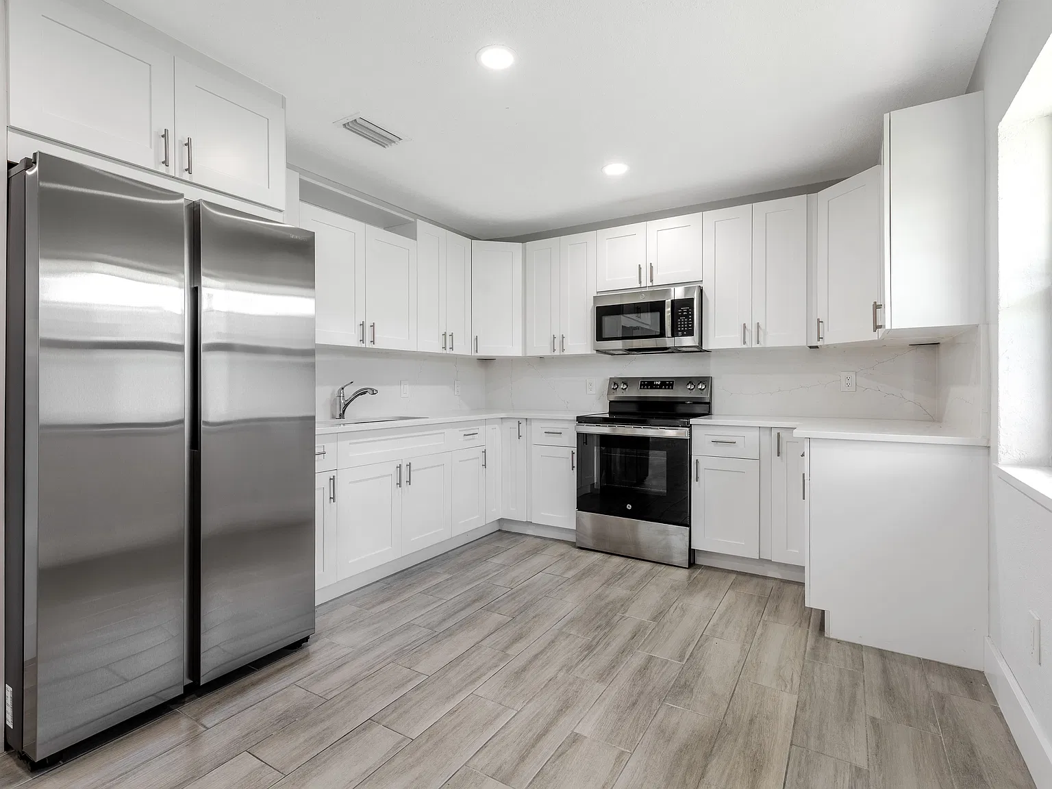 220 Jackson Avenue - 1 — Photo 4