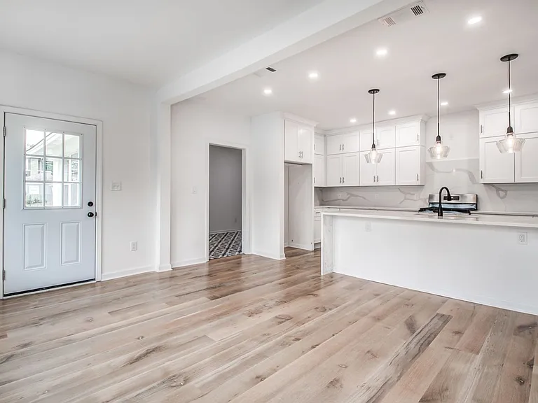 1781 Forrest Ave — Photo 31