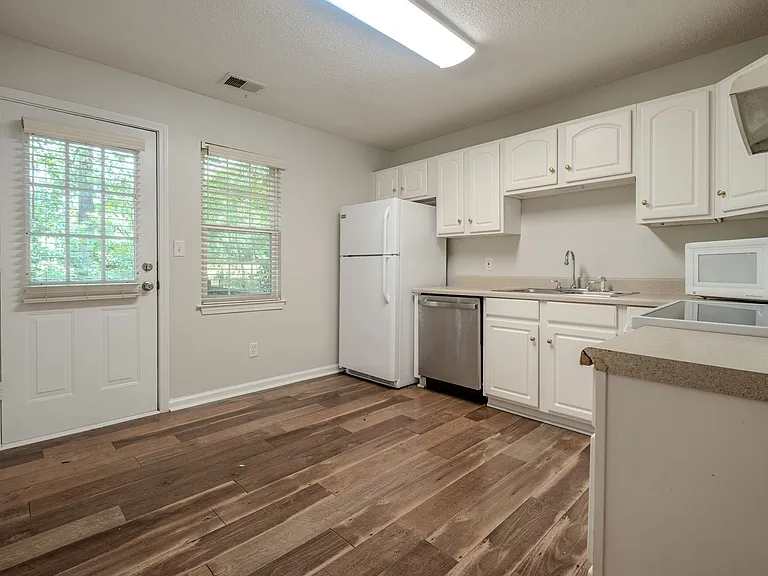 100 Woodstone Dr #27 — Photo 7