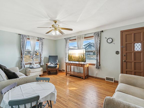 3rd image of 375 Maryland Ave E