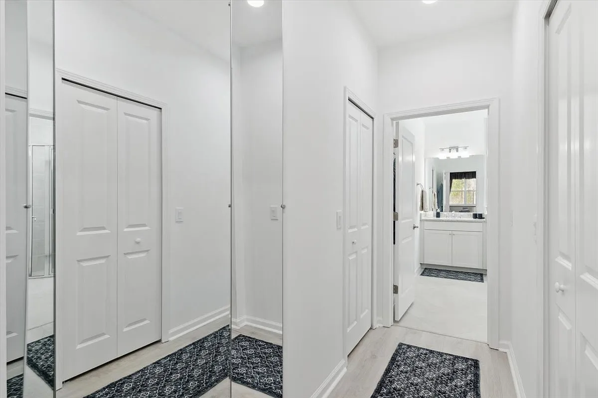 2 bed, 2.5 bath, 2080 sqft, $3,500 — Photo 2