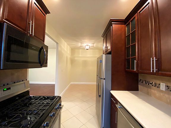 4th image of 30-06 46th St #3C