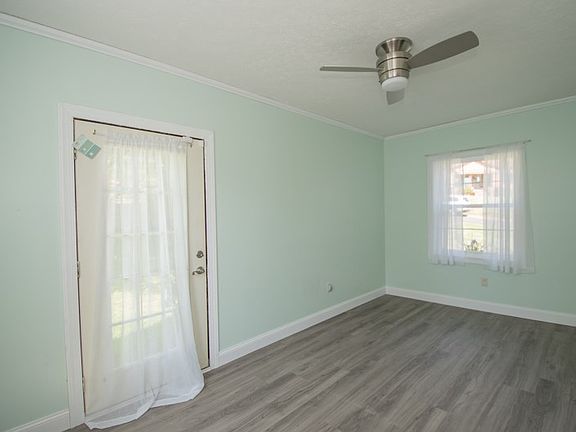 5th image of 2229 Woodlawn Ave