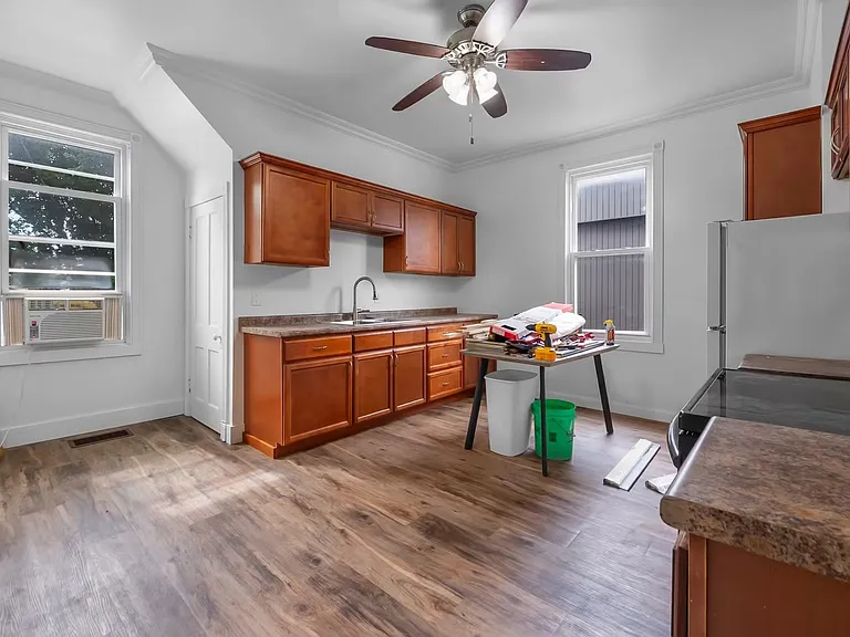 9 S Benton St #A — Photo 10