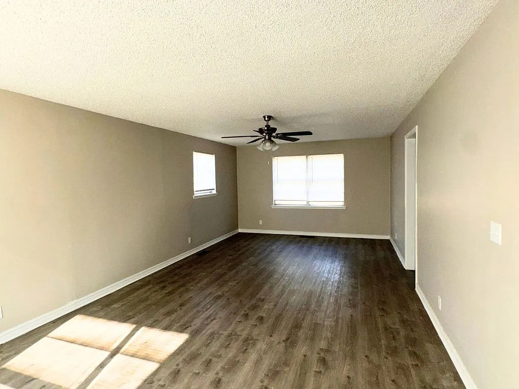 701 Northeast Katherine Pl. Oklahoma City OK 73114 — Photo 3