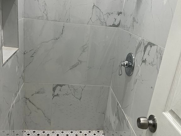 3rd image of 1541 E Young St