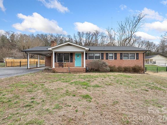 2nd image of 831 Rubens Rd SW