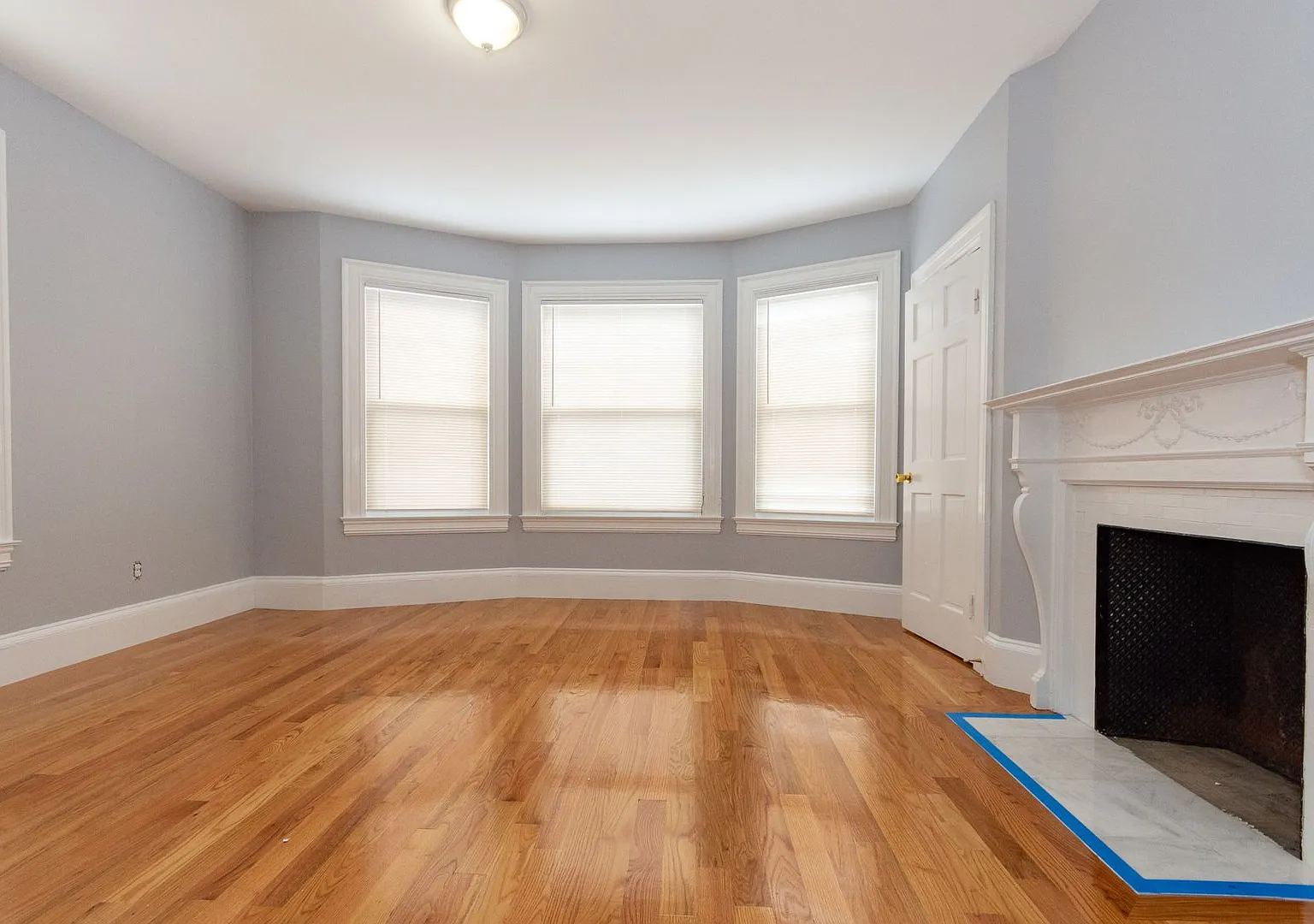 No Brokers Fee, Large Single-Family House in Lower Allston In-Unit Washer and Dryer, Easy Parking — Photo 1