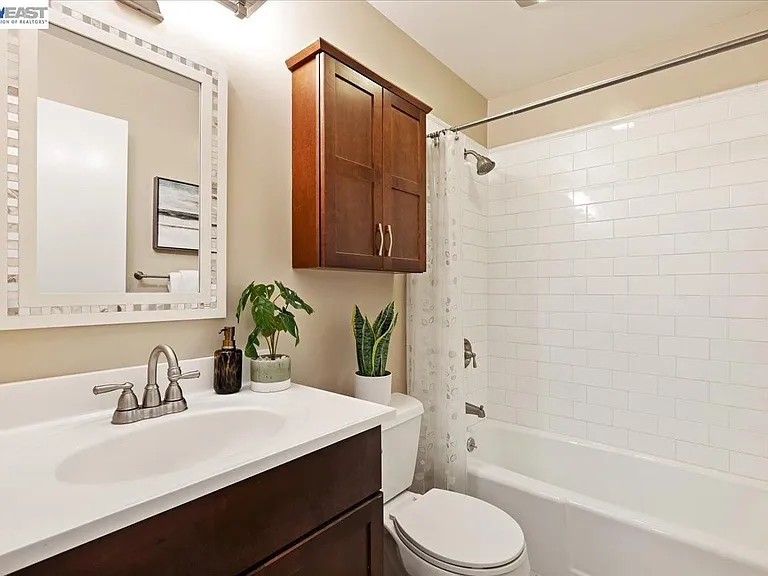 933 Shoreline Dr #203 — Photo 4