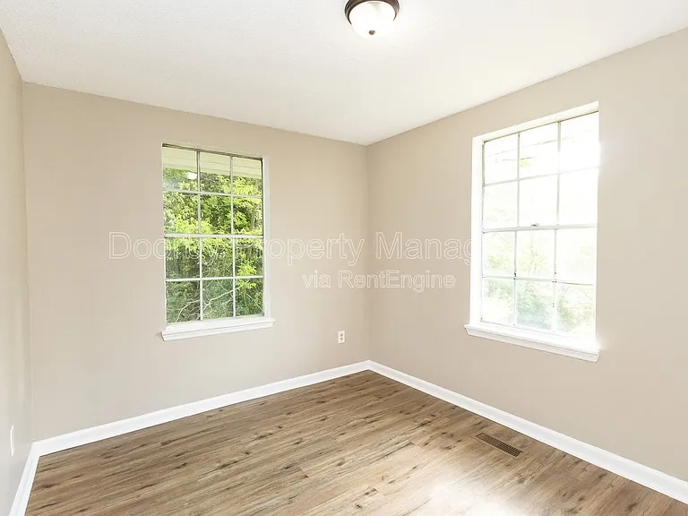 619 Shannon Ave — Photo 9