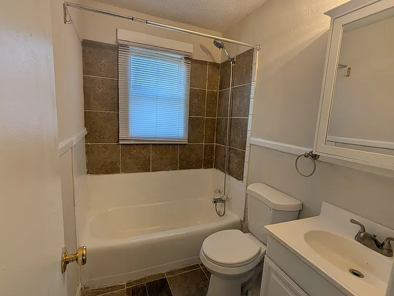 4322 15th Ave #7 — Photo 4
